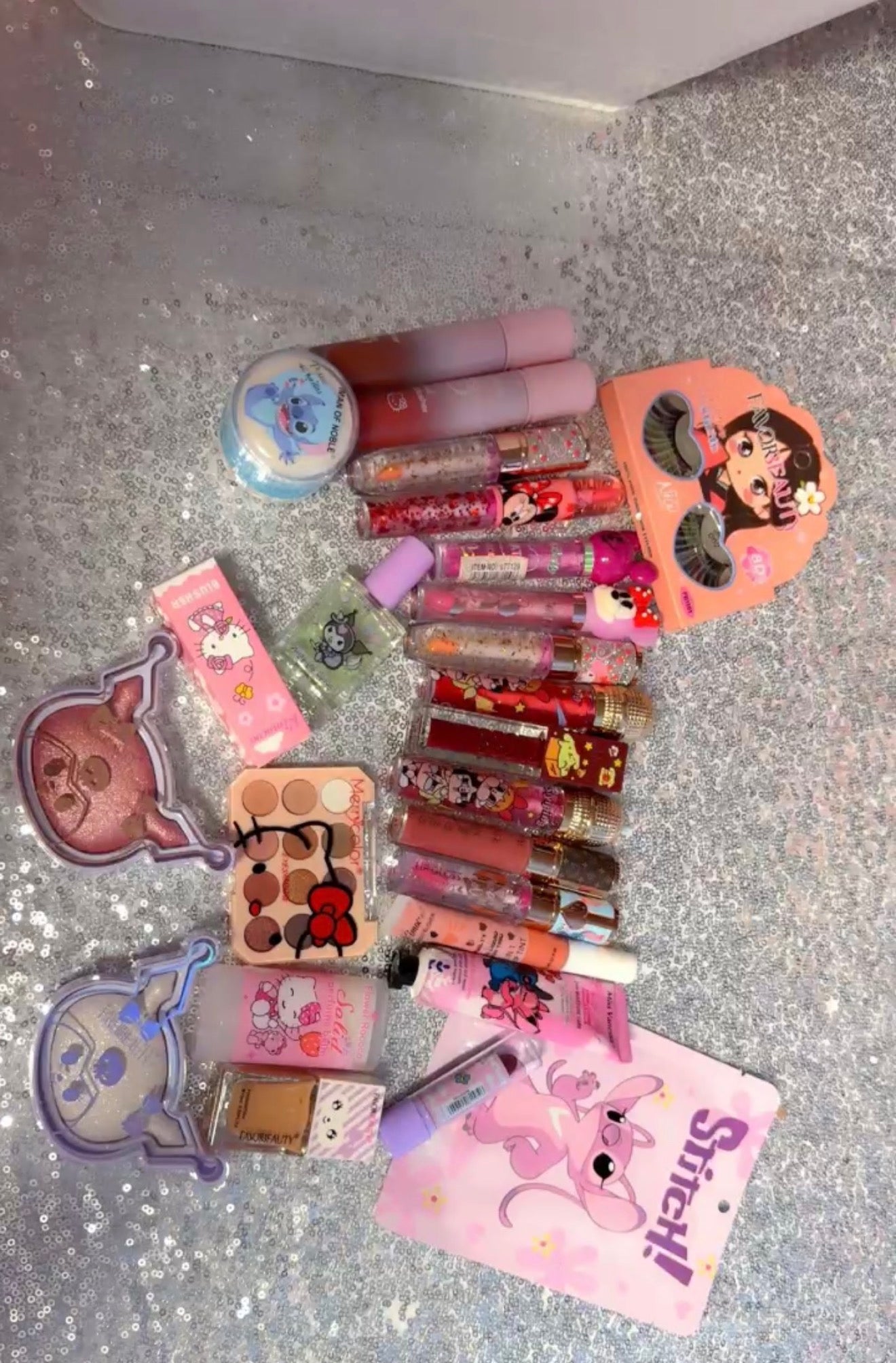 24 Piezas de Maquillaje al Azar - Mystery Box